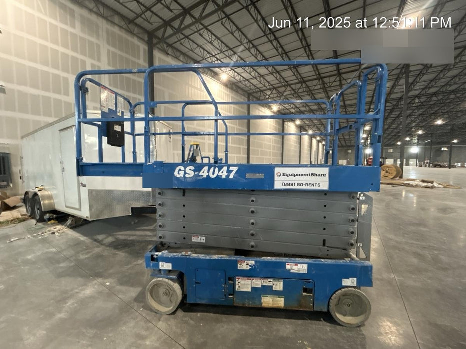 2019 Genie GS-4047 Folding rails with half height swing gate