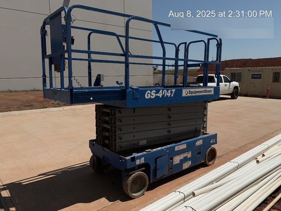 2019 Genie GS-4047 Folding rails with half height swing gate