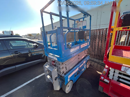 2020 Genie GS-1930 Solid Non Marking Tires, Beacon, Folding rails with half height swing gate, 800W Inverter