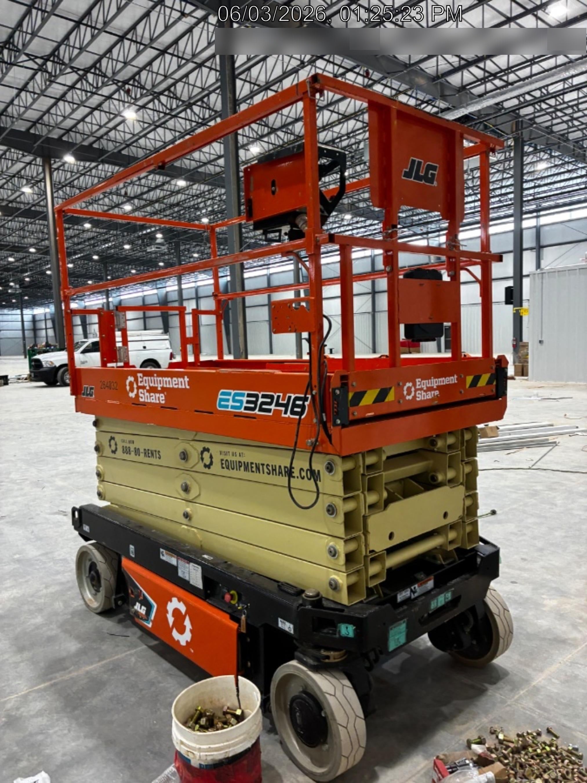 2022 JLG ES3246