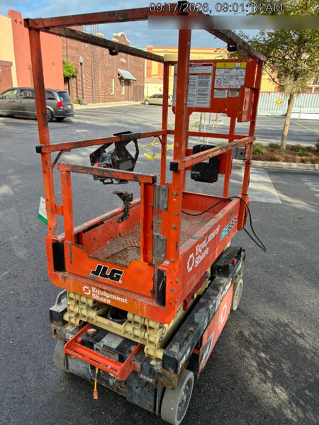 2022 JLG ES1330L