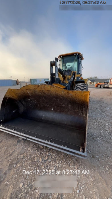 2019 John Deere 524L Cab/Heat/AIR, 3rd Function Hydraulics, Hydraulic JRB QC 2.75 Yd. Bucket, 60" Carriage/72" Forks