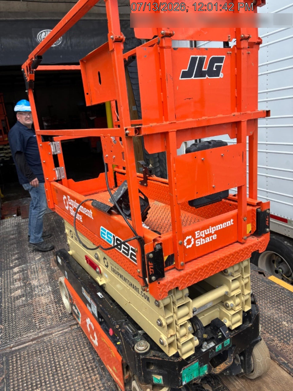 2023 JLG ES1932