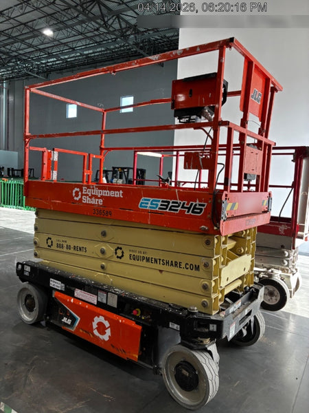 2023 JLG ES3246