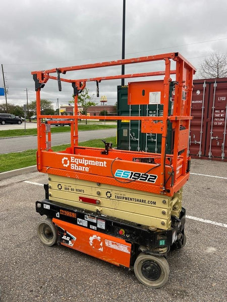 2024 JLG ES1932