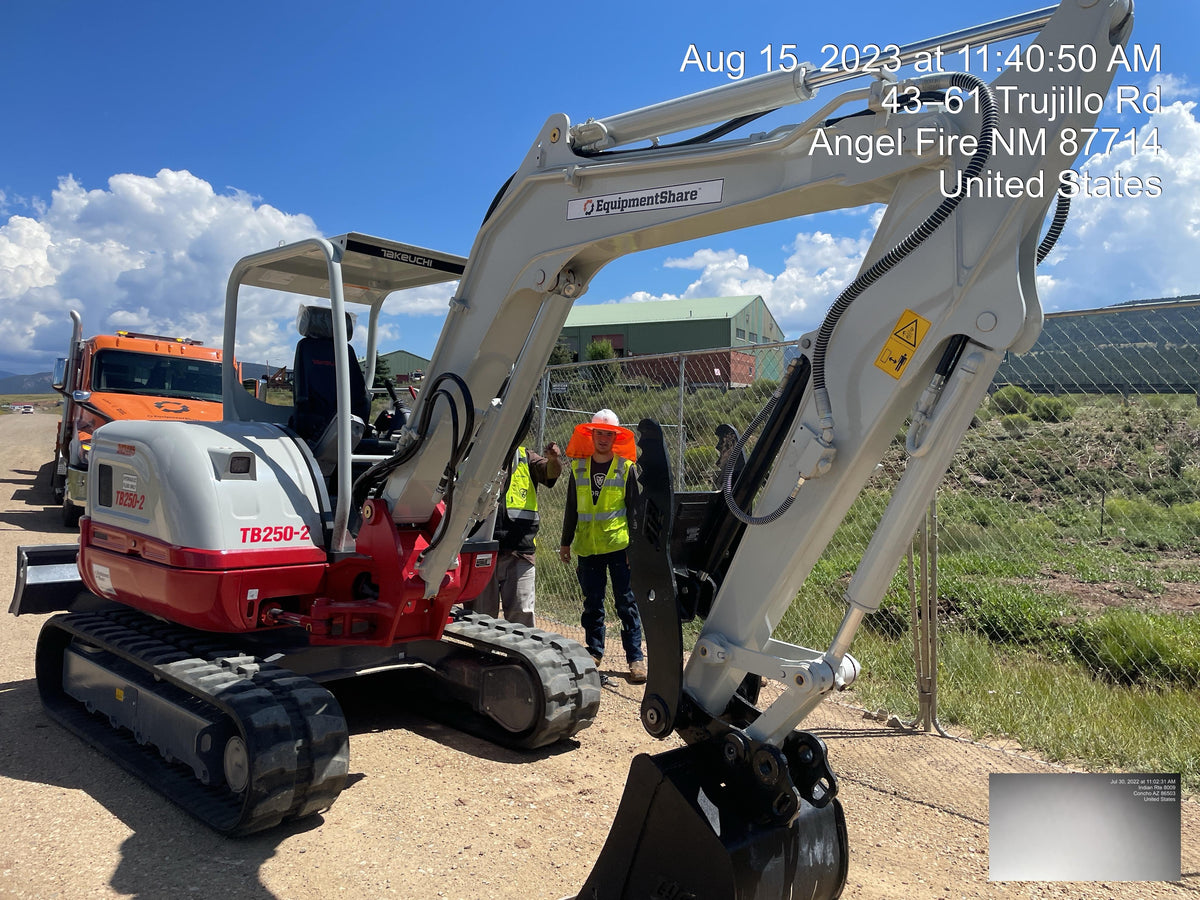 2023 TAKEUCHI TB250-2R
