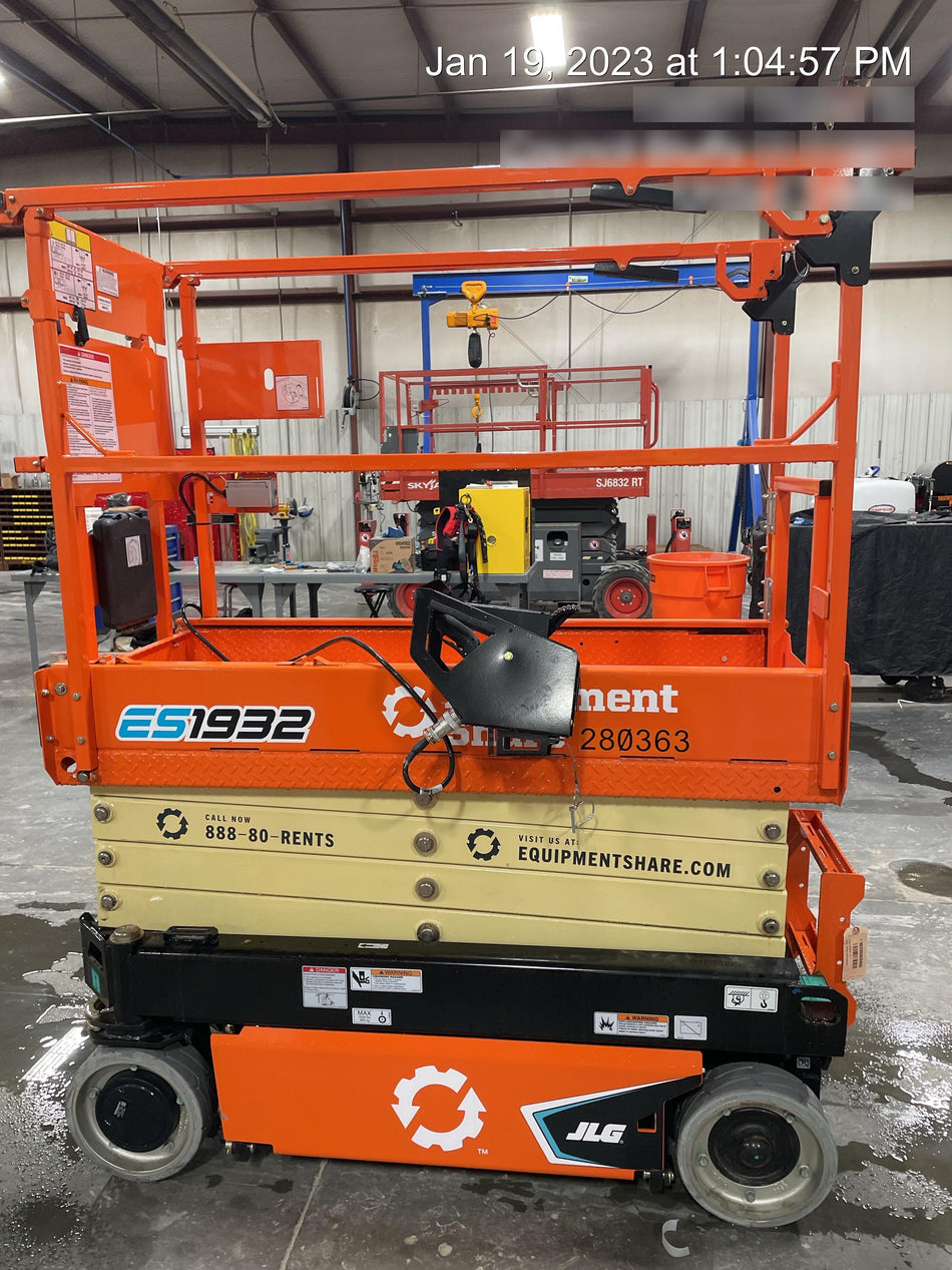 2022 JLG ES1932