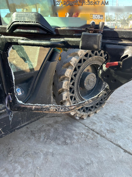 2019 JCB 509-42 Cab/Heat/Air, 74 HP, Solid Tires, STD Worklight, Beacon, Aux Hydraulics, Lifting Eye, Back up Alarm w/66" Carriage/60" Forks