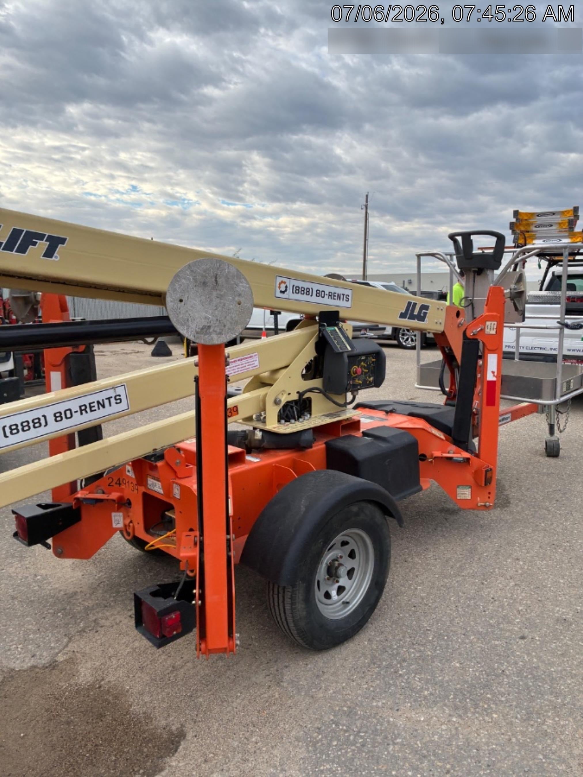 2022 JLG T350