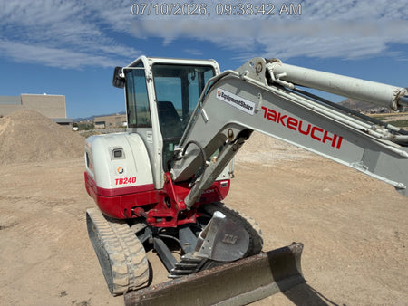 2021 TAKEUCHI TB240-CR