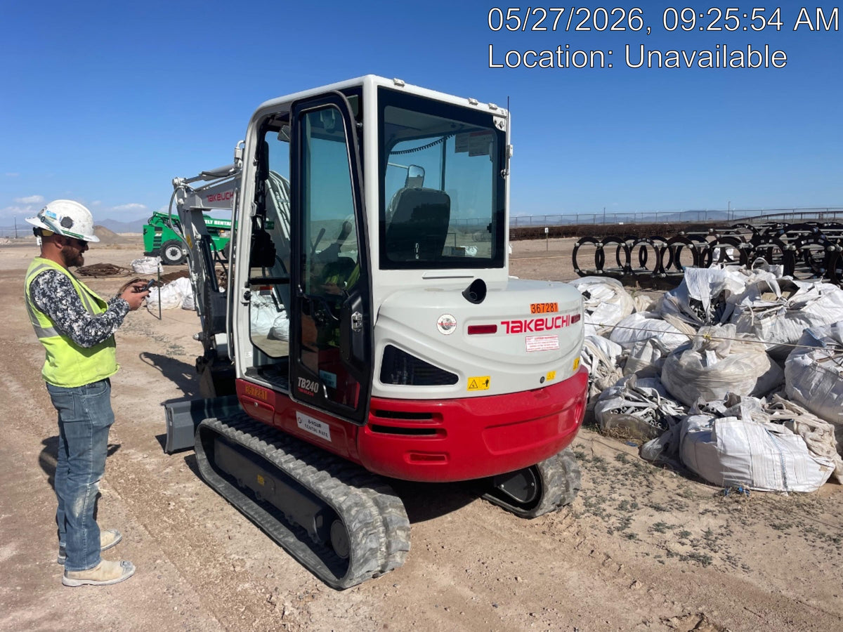 2023 TAKEUCHI TB240-CR