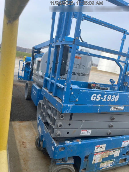 2020 Genie GS-1930 Solid Non Marking Tires, Beacon, Folding rails with half height swing gate, 800W Inverter