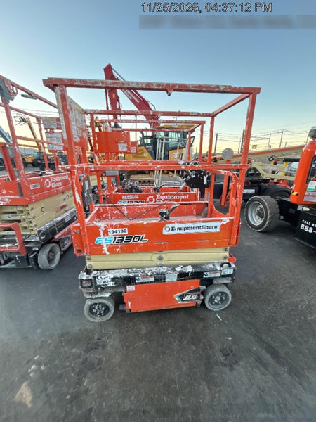 2021 JLG ES1330L
