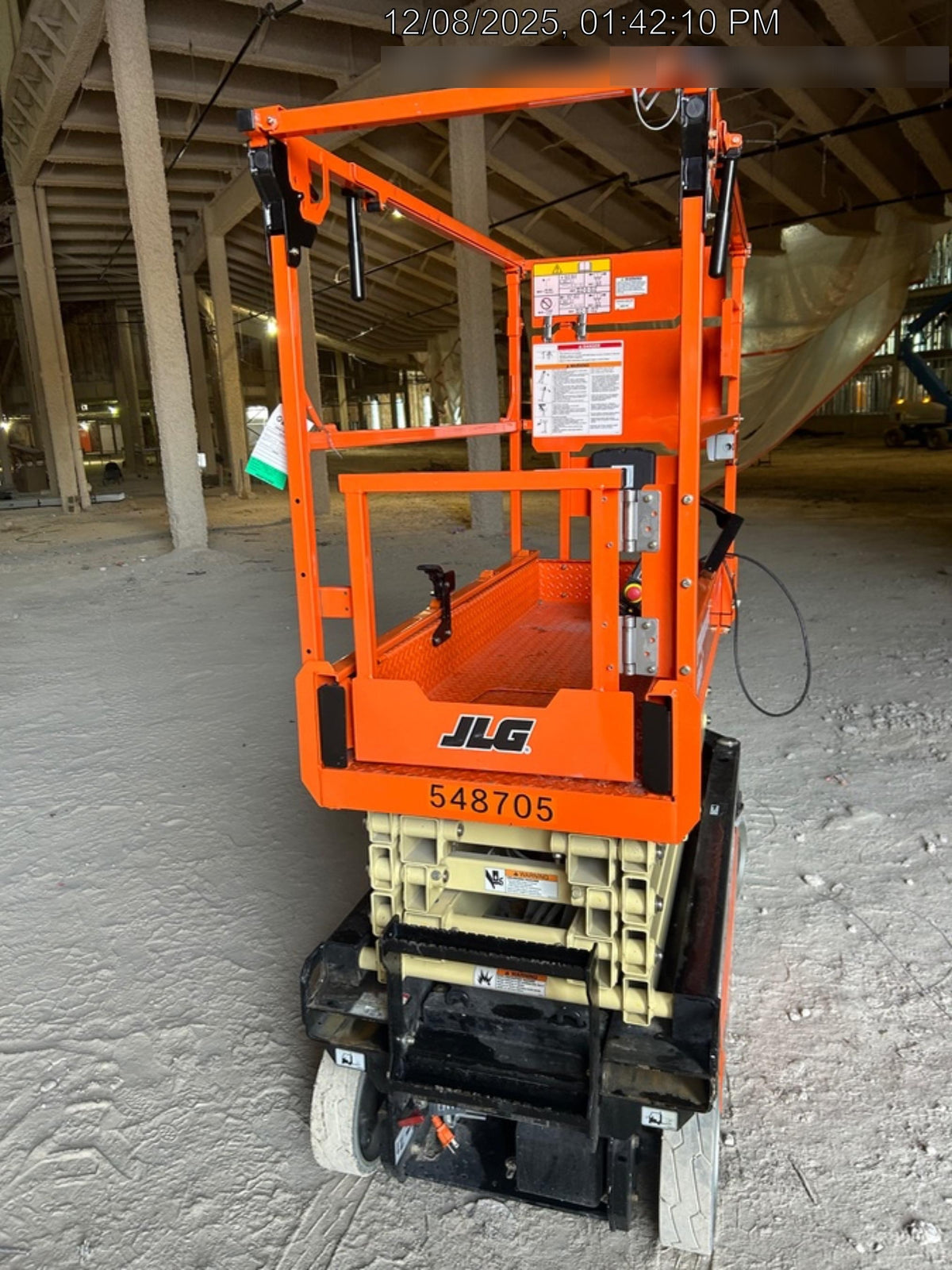2025 JLG ES1932
