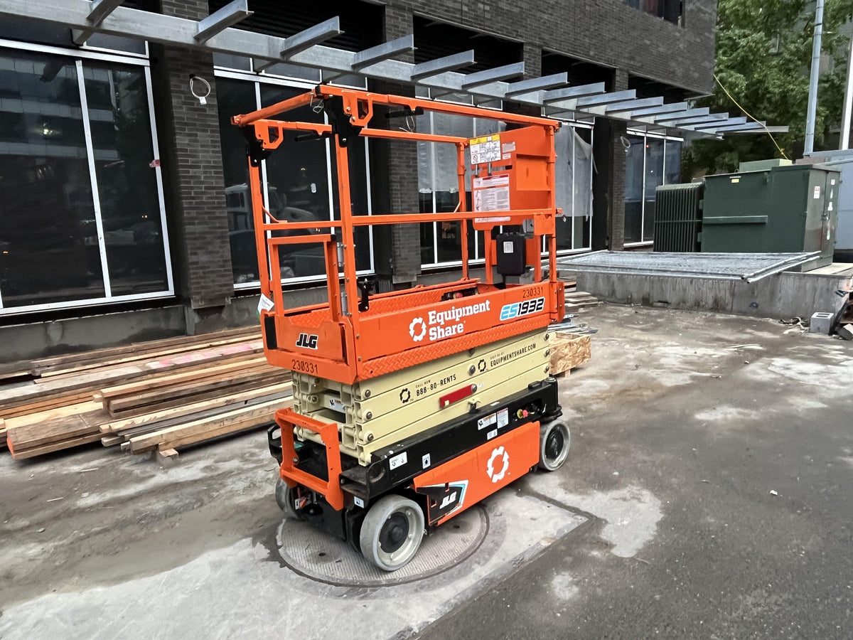2022 JLG ES1932