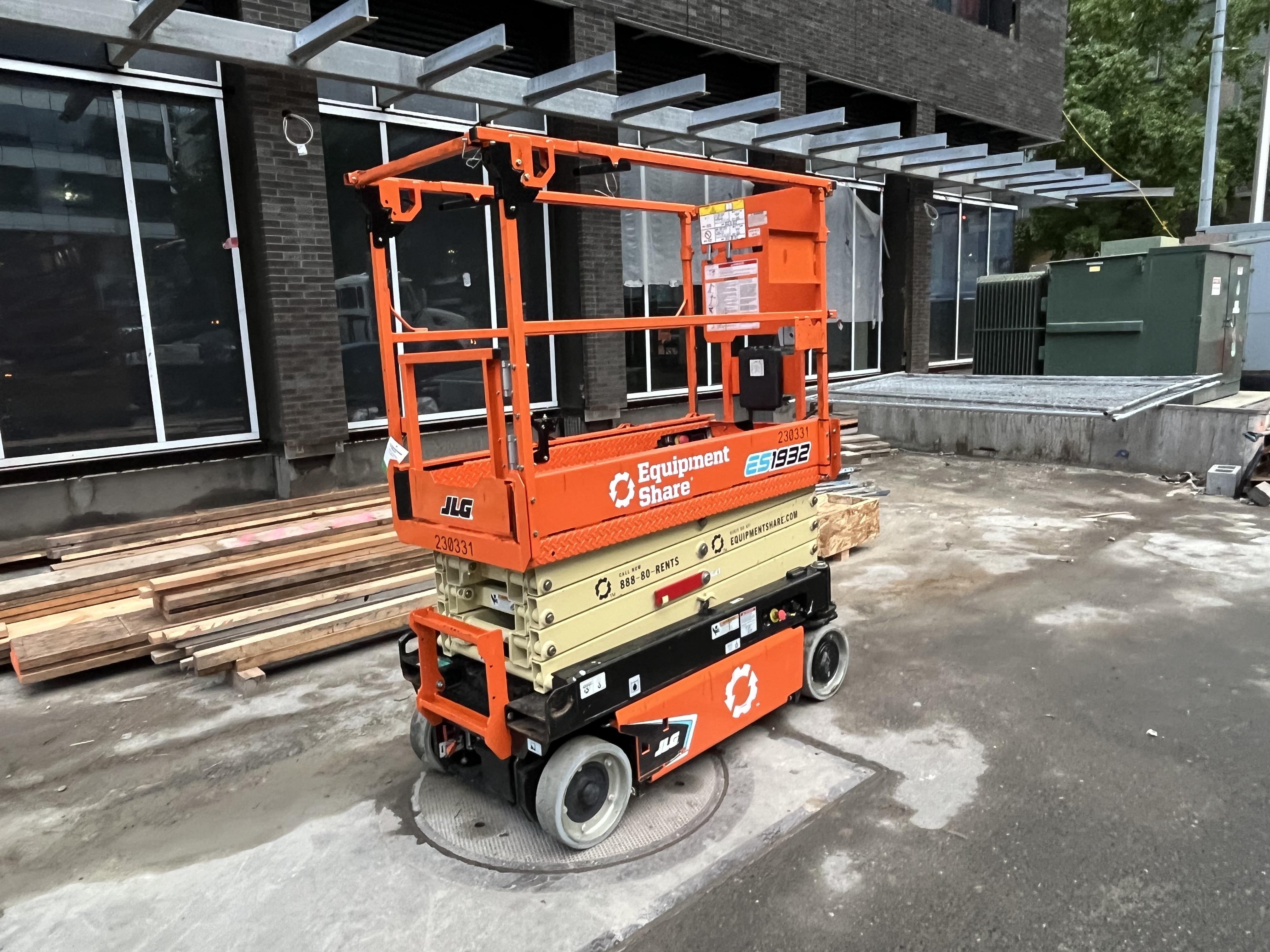 2022 JLG ES1932