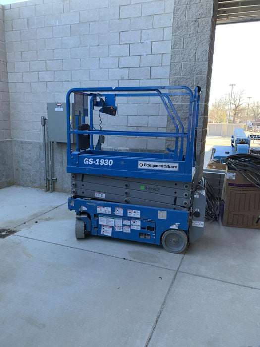 2019 Genie GS-1930 Fixed rails with chain Entry