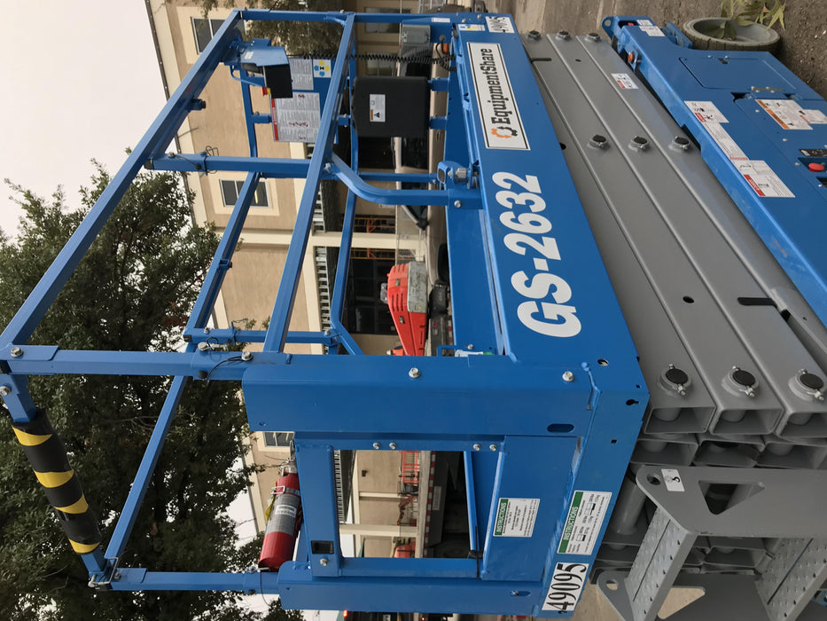 2019 Genie GS-2632 Folding rails with half height swing gate