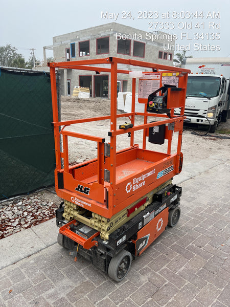 2022 JLG ES1330L