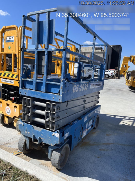 2019 Genie GS-2632 Folding rails with half height swing gate