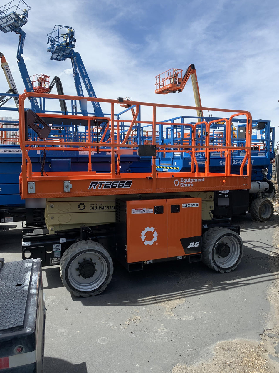 2022 JLG RT2669