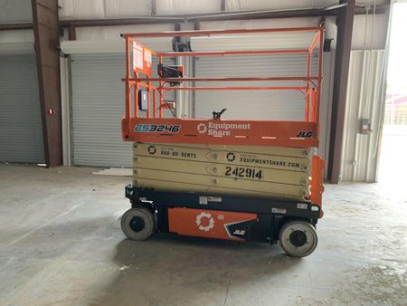 2022 JLG ES3246