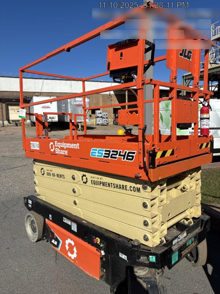 2023 JLG ES3246