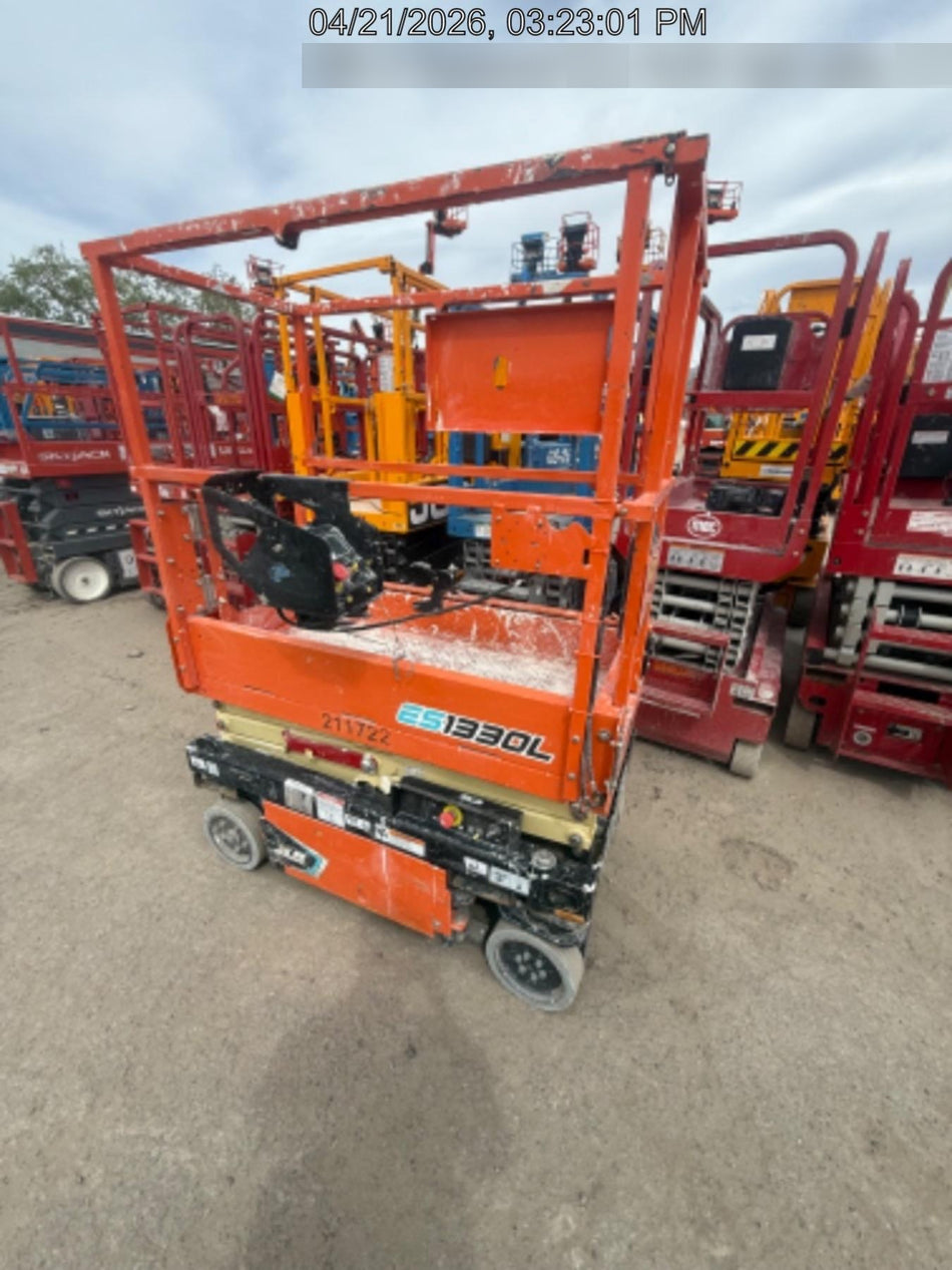 2022 JLG ES1330L