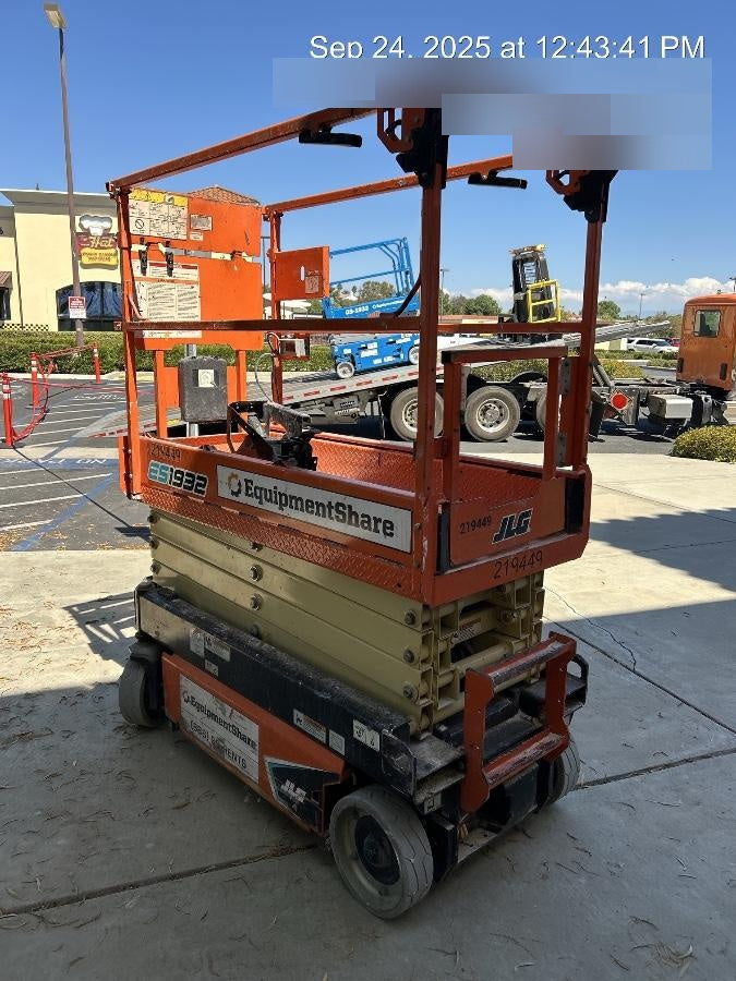 2022 JLG ES1932