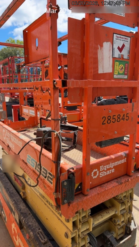 2022 JLG ES1932