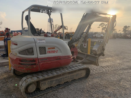 2021 TAKEUCHI TB250-2