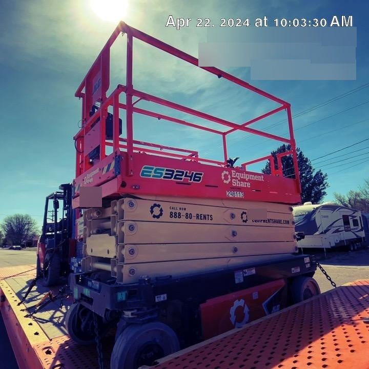 2023 JLG ES3246