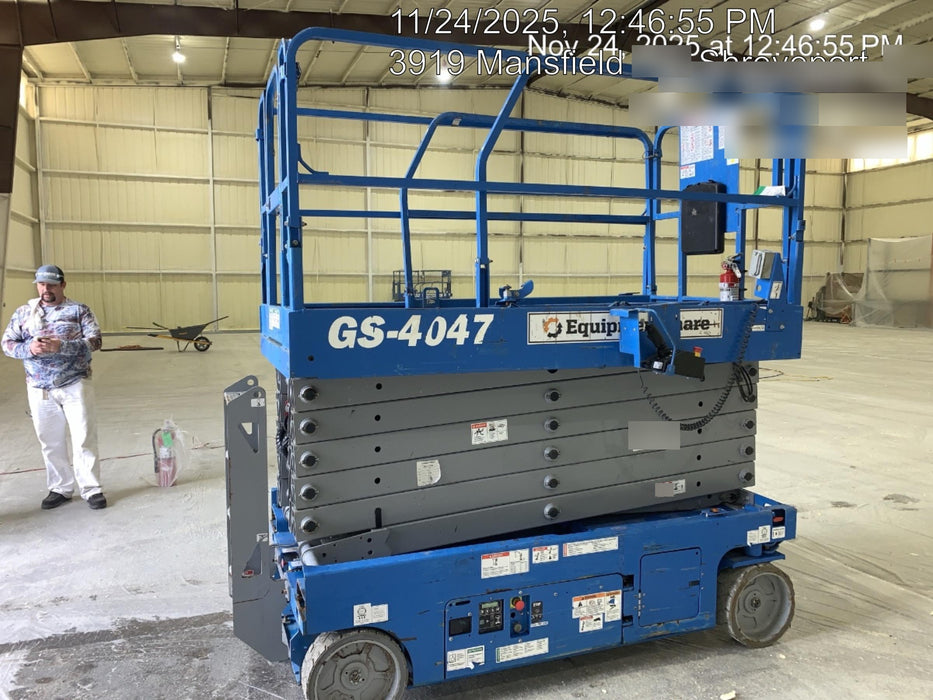 2019 Genie GS-4047 Folding rails with half height swing gate