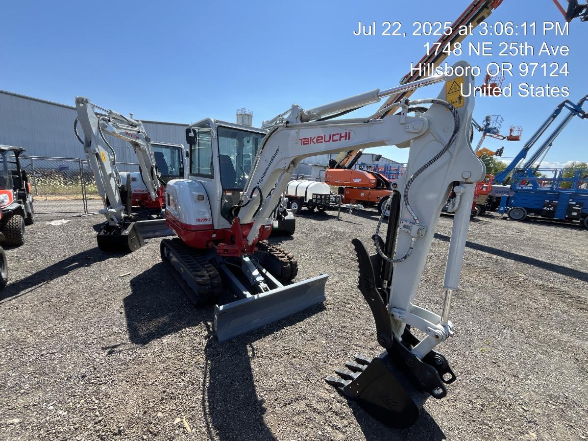 2025 TAKEUCHI TB235-2CR