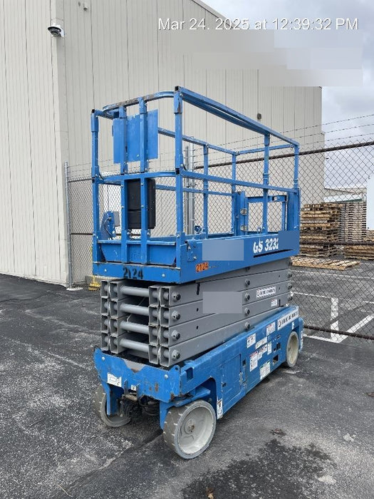 2016 Genie GS-3232 Genie GS3232 Narrow Scissor Lift