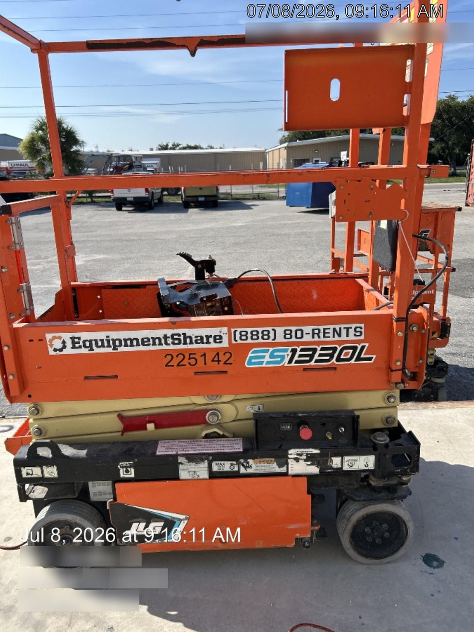 2022 JLG ES1330L