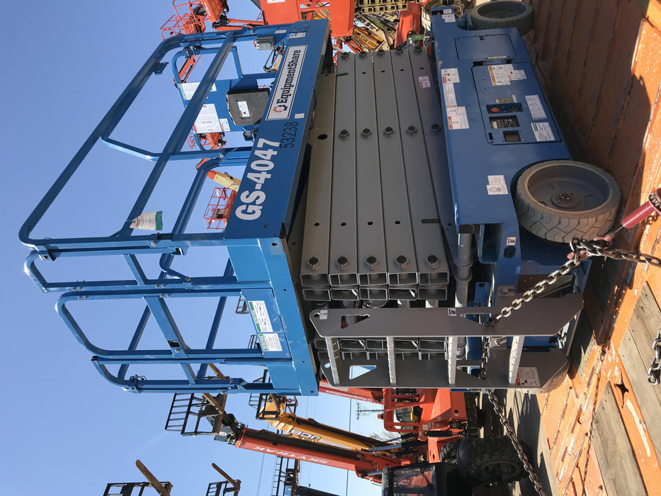 2019 Genie GS-4047 Folding rails with half height swing gate