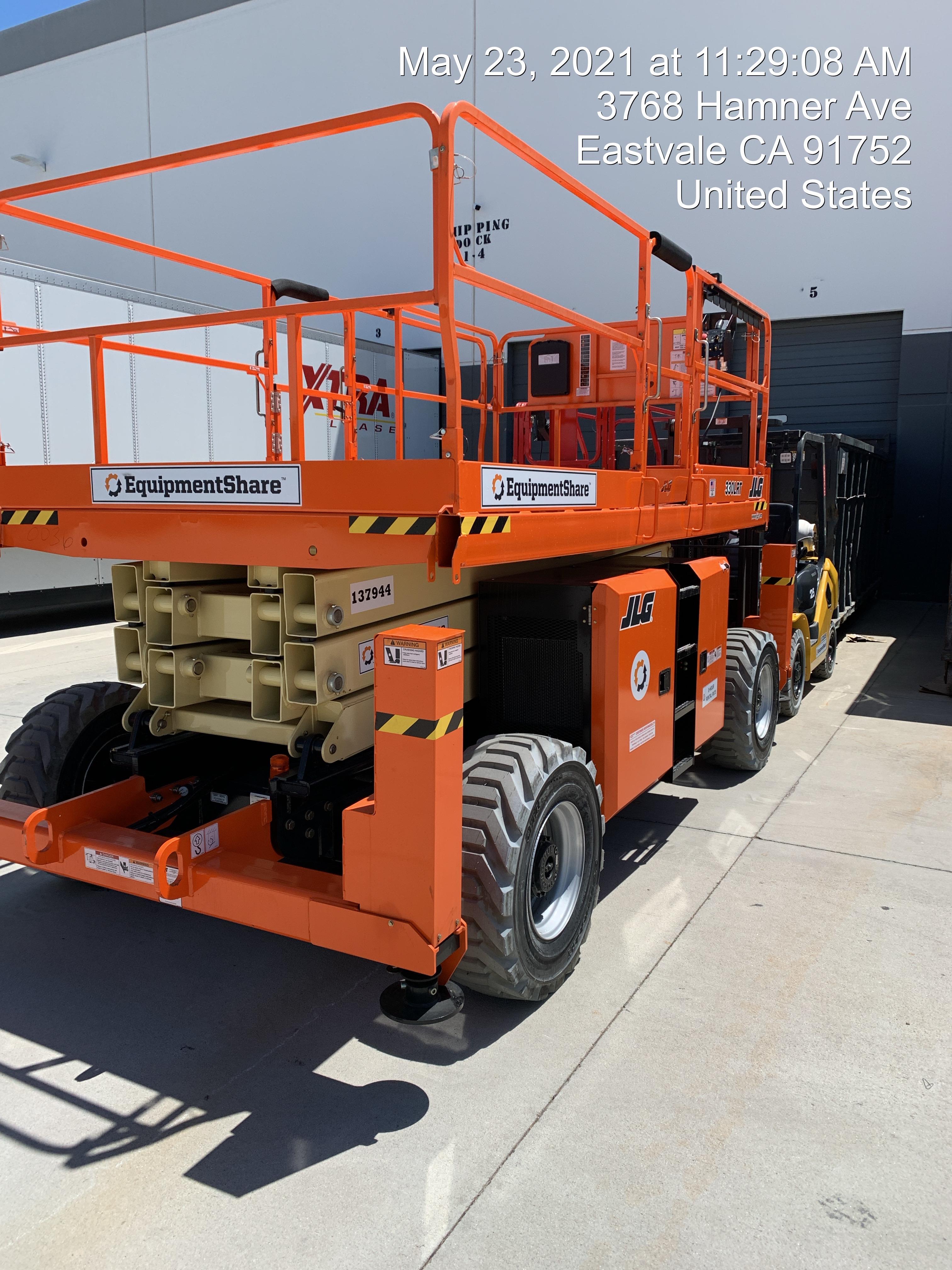 2021 JLG 330LRT