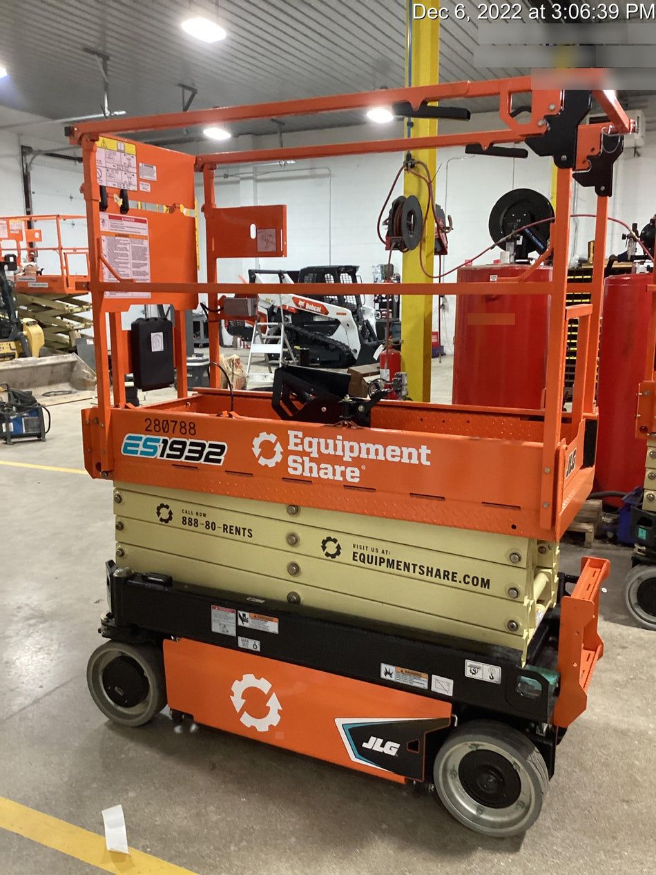 2022 JLG ES1932