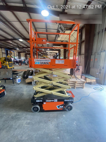 2021 JLG ES1330L