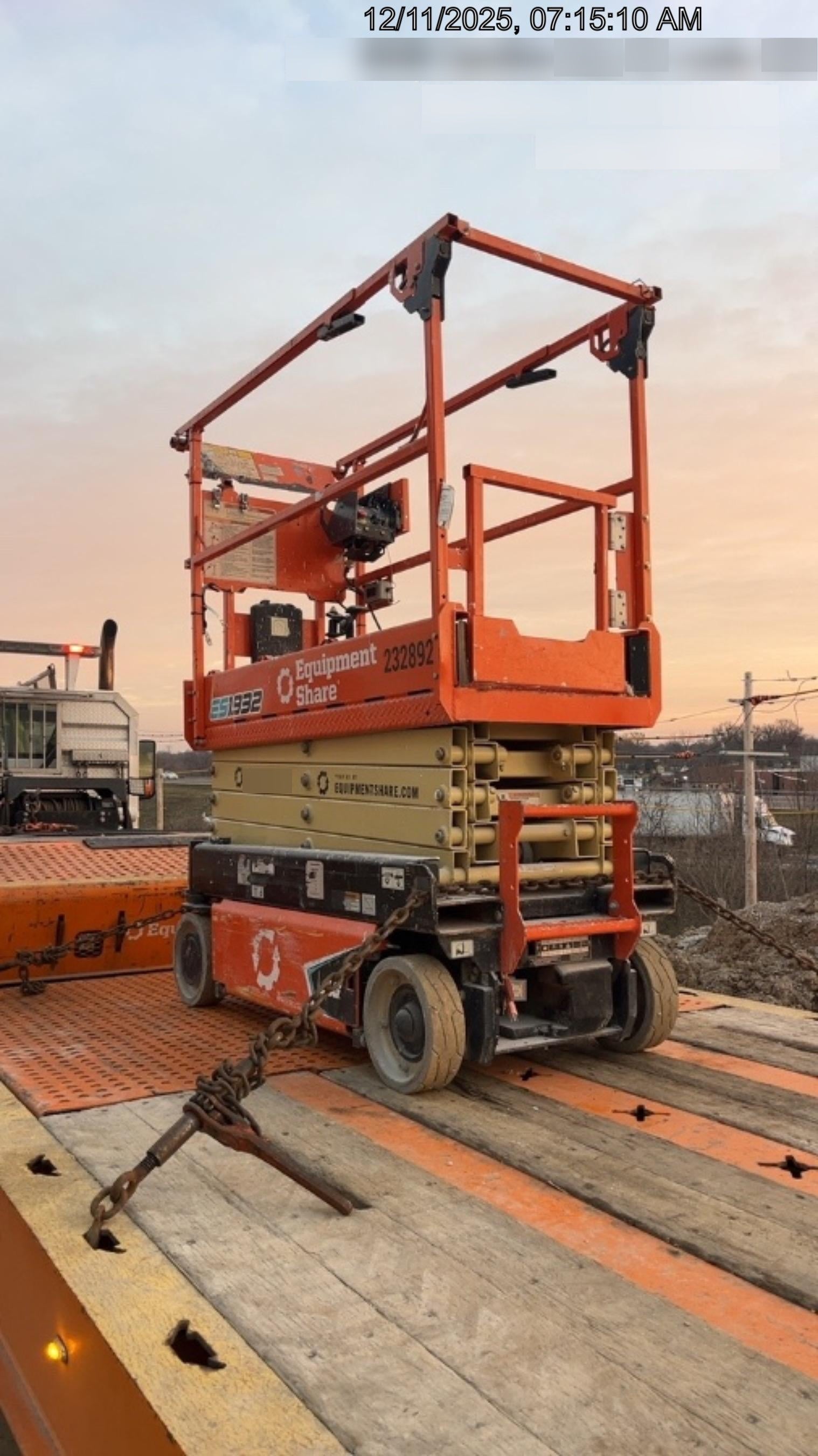 2022 JLG ES1932