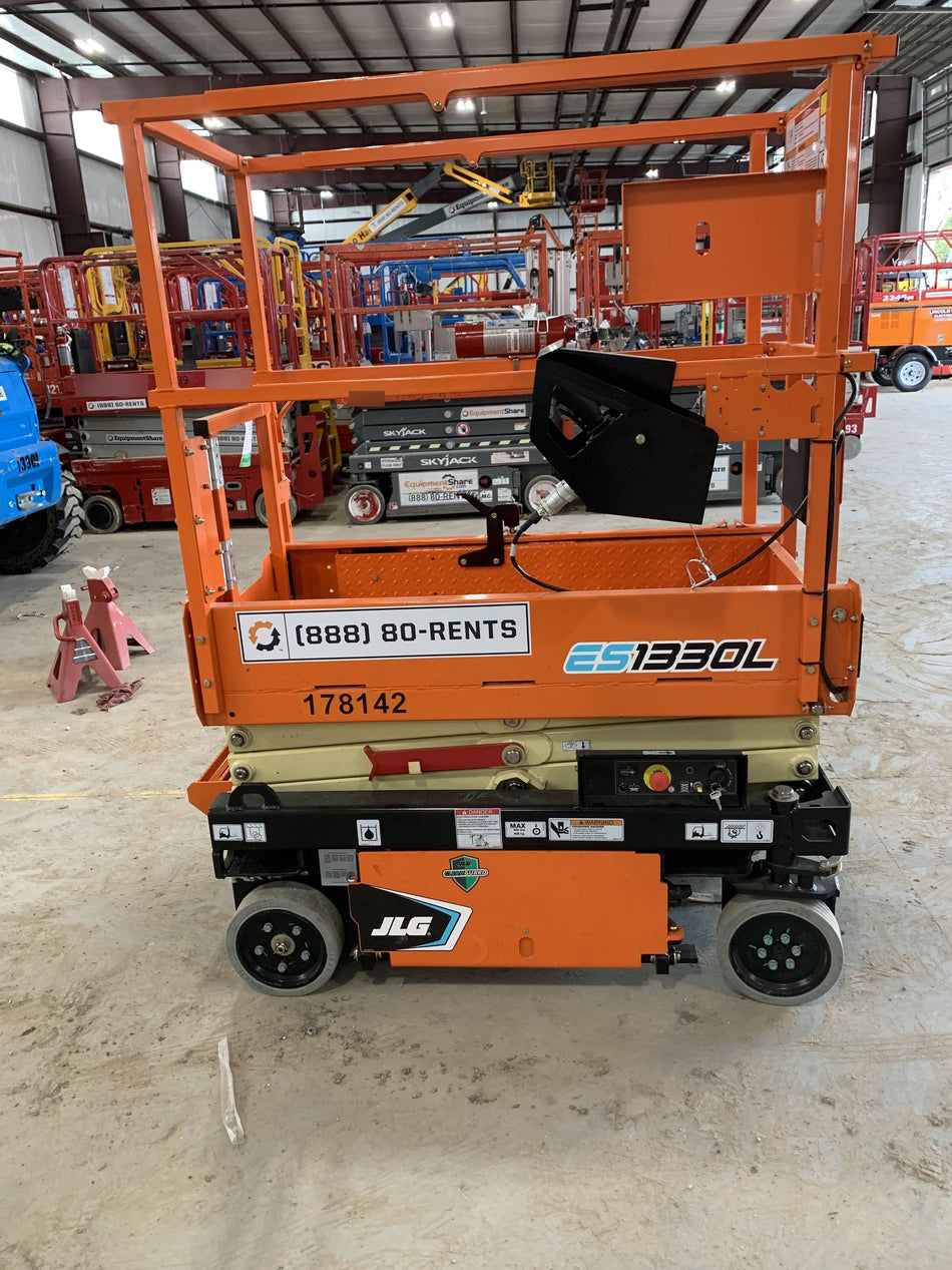 2021 JLG ES1330L