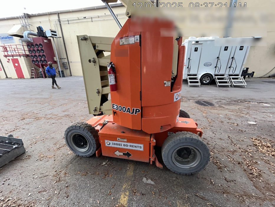 2019 JLG E300AJP