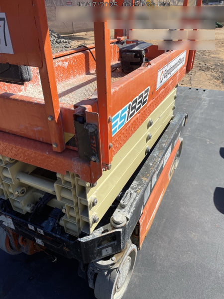 2021 JLG ES1932