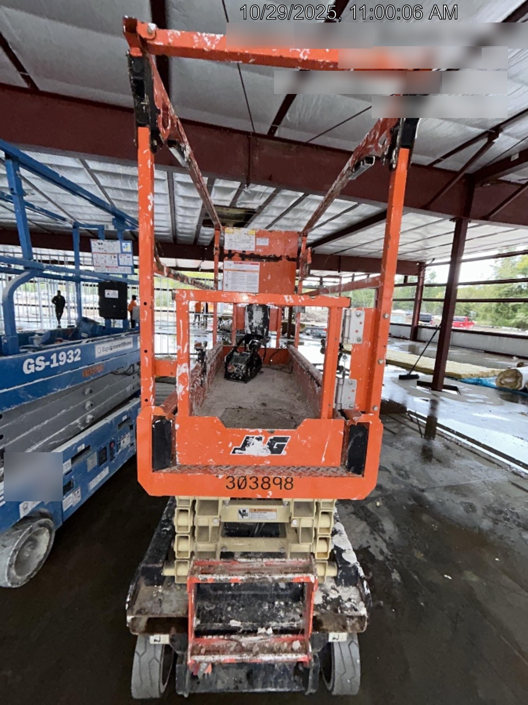 2023 JLG ES1932