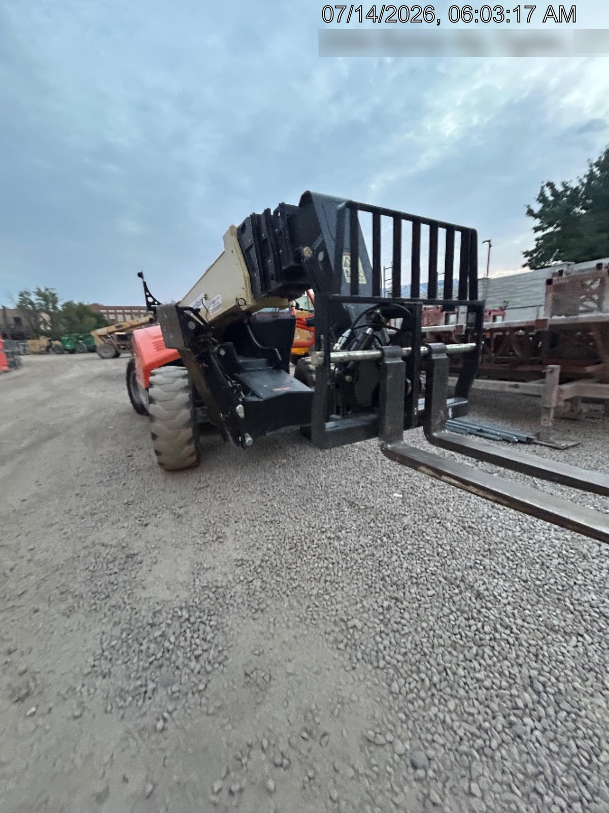 2021 JLG 1075