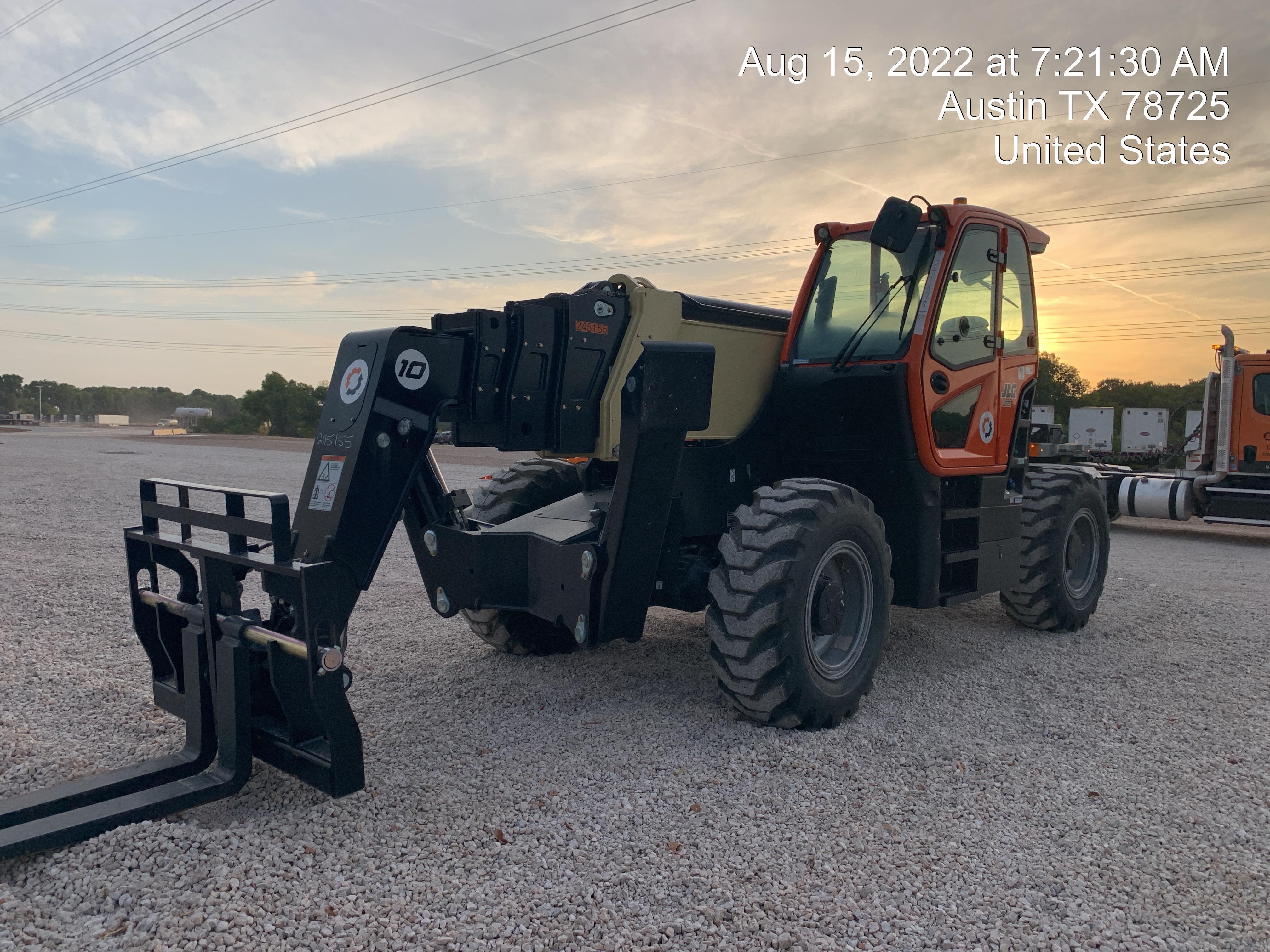 2022 JLG 1075