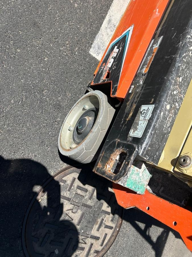 2021 JLG ES1932