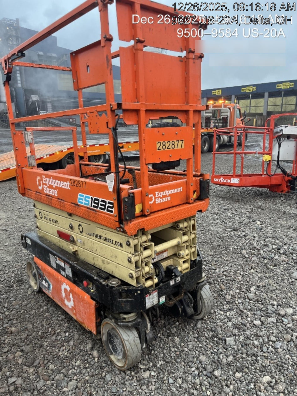 2022 JLG ES1932