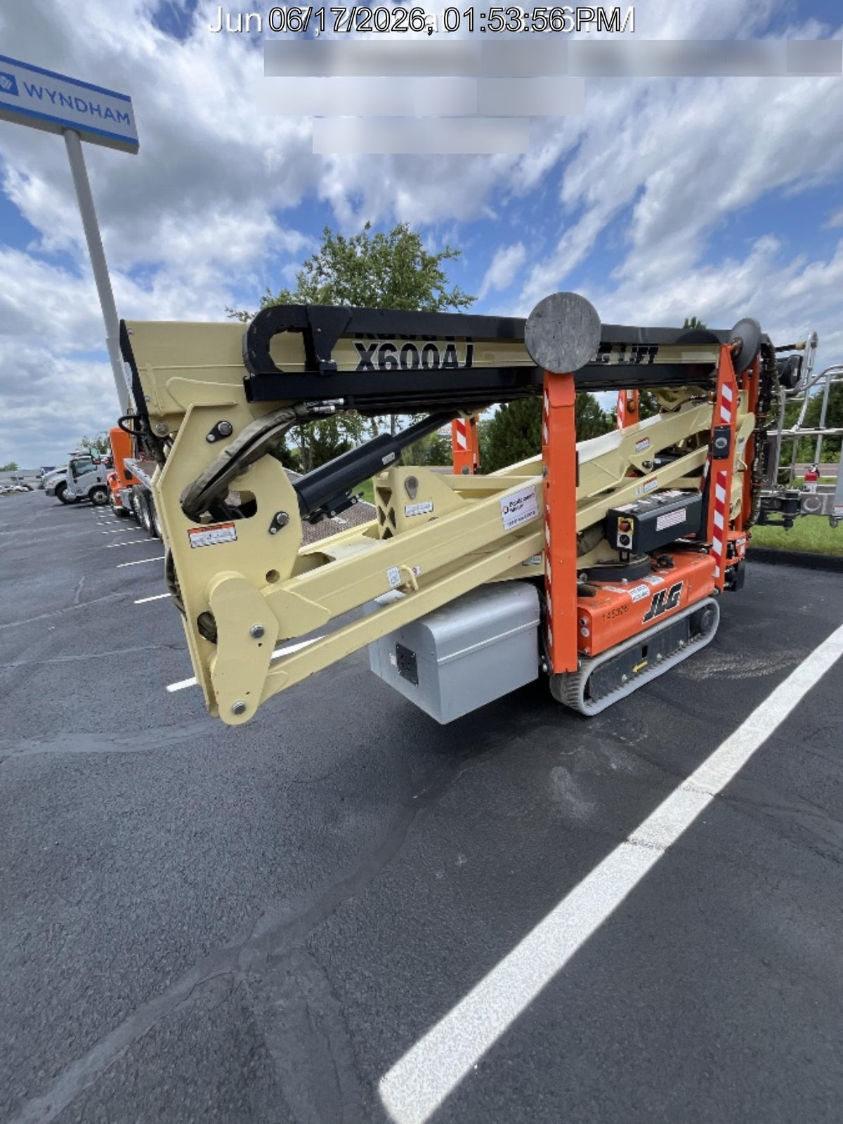 2021 JLG X600AJ